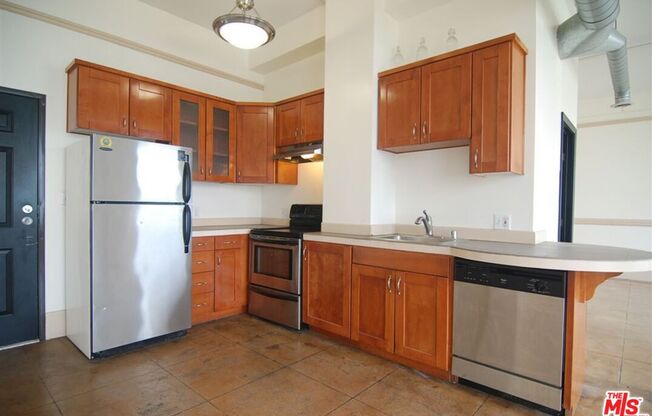 1 bed, 1 bath, 800 sqft, $2,400, Unit 501