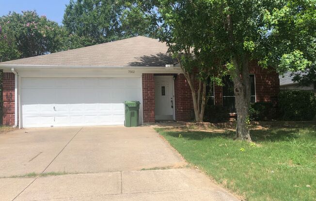 BEAUTIFUL BRICK HOME IN THE YORK MEADOW ADDITION!