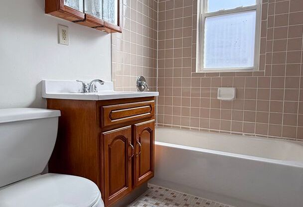 1 bed, 1 bath, 729 sqft, $1,300, Unit 305