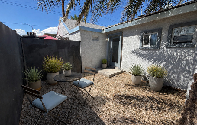Gorgeous Studio with Private Backyard in the Heart of Downtown Las Vegas! Move In Special $500 Off Move in Fees!