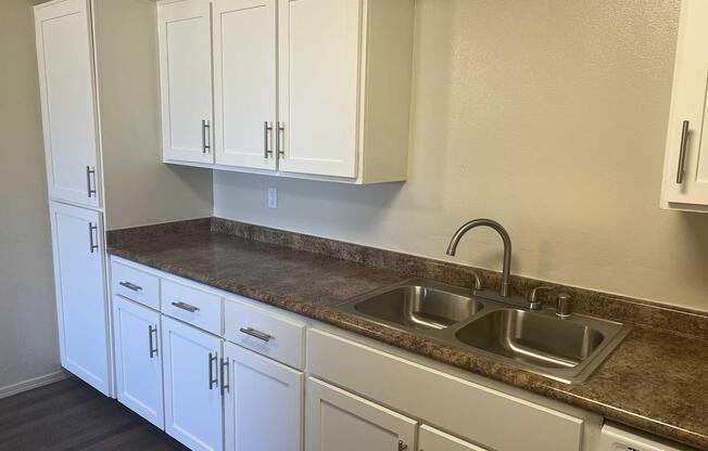 2 beds, 1 bath, 730 sqft, $1,360