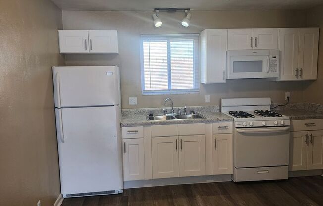 2 beds, 1 bath, 864 sqft, $1,269, Unit 2515