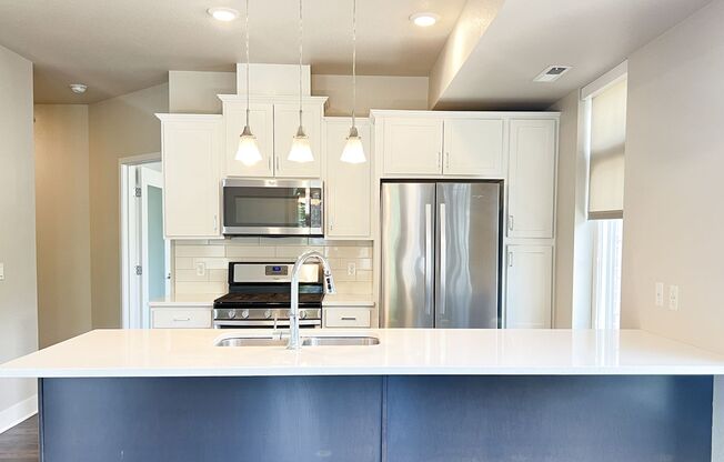 2 beds, 2 baths, 983 sqft, $2,095, Unit 340