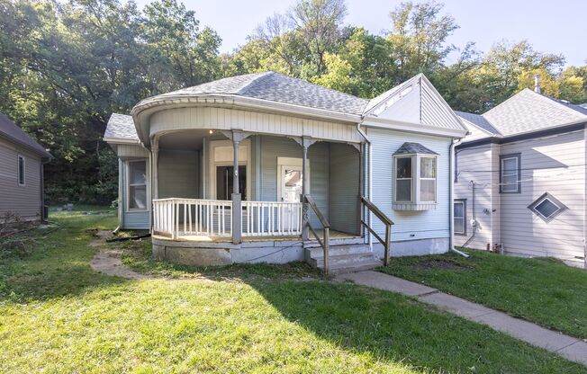 Adorable 3 Bed 1.5 Bath Single-Family Home