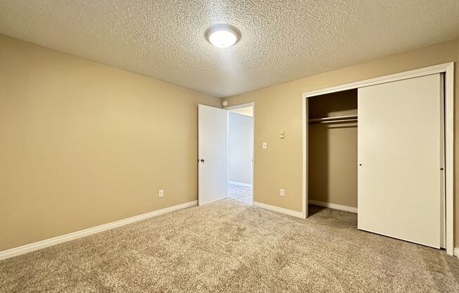 2 beds, 1 bath, 825 sqft, $1,085, Unit 18