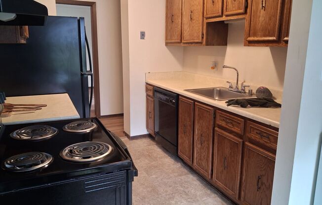 2 beds, 1.5 baths, 1,000 sqft, $1,700, Unit 8199-8199C