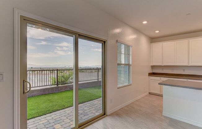 3 beds, 2.5 baths, $2,700, Unit # 1124
