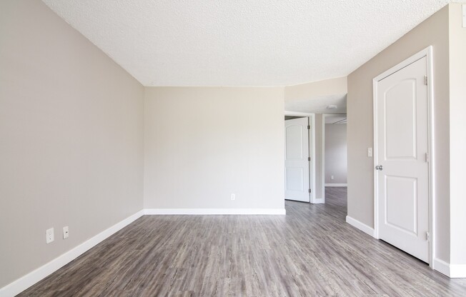 2 beds, 1 bath, 900 sqft, $1,800, Unit 5