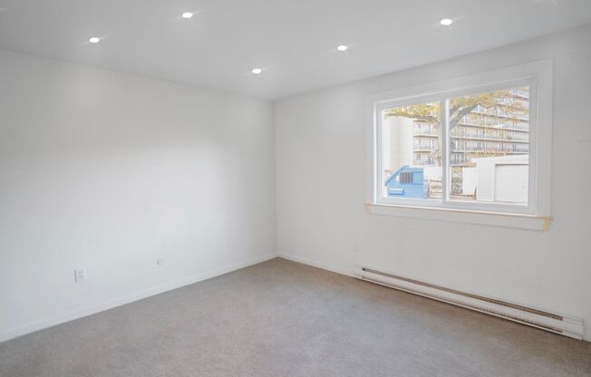 1 bed, 1 bath, 775 sqft, $2,050, Unit 10-2