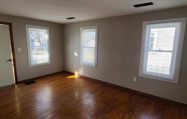 Newly Remodeled 2 Bed / 1 Bath