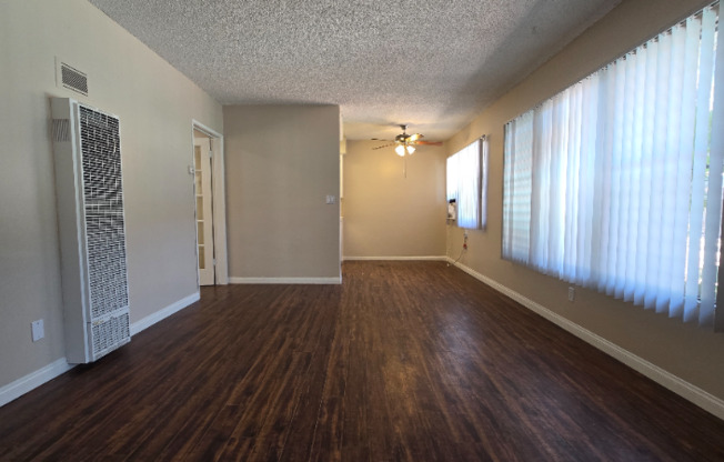 260 N OAK AVE