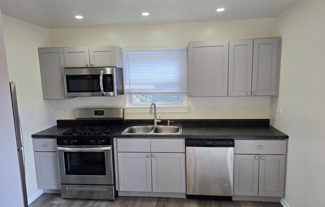 Charming 3-Bedroom Home with Bonus Room in Plainfield SD 202