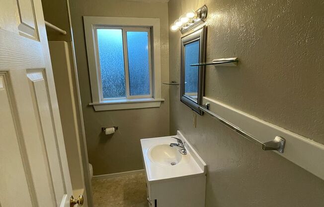 2 beds, 1 bath, $1,650