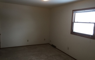 2 beds, 1 bath, $1,150, Unit 3321