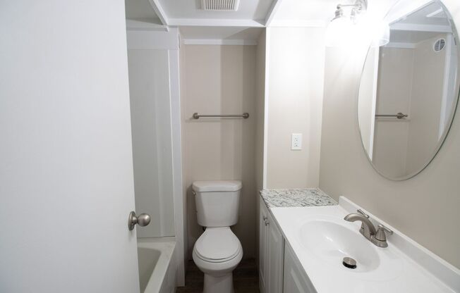 2 beds, 1 bath, 784 sqft, $1,100, Unit 1800 3E