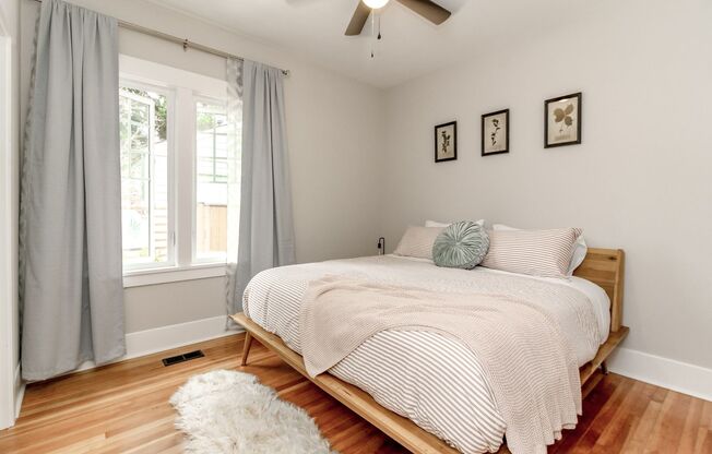 3 beds, 1.5 baths, $3,200