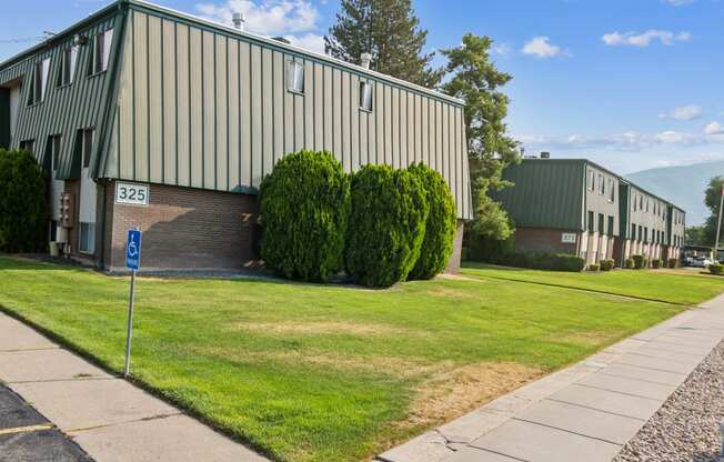 the building where the motel is located