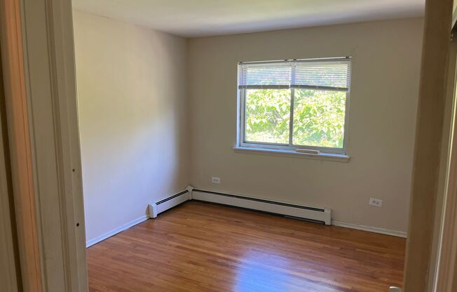 1055 W CATALPA