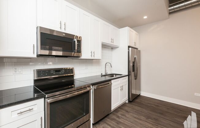 1 bed, 1 bath, 713 sqft, $2,575, Unit 3833-320