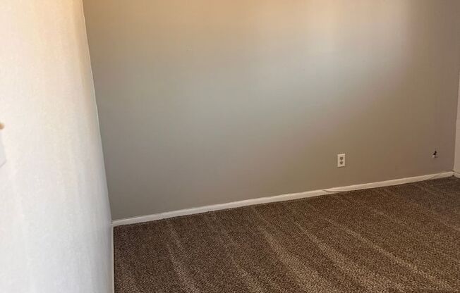 4 beds, 2 baths, $2,695, Unit Denver County