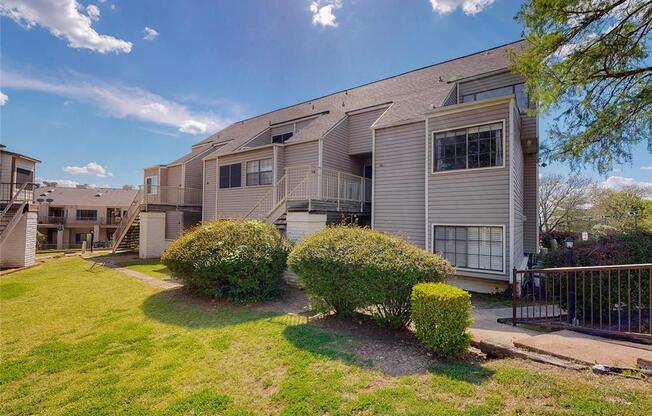 426 YACHT CLUB DR 