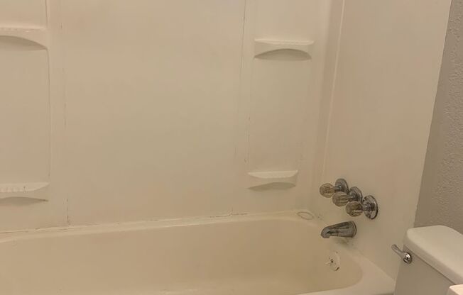 2 beds, 1 bath, 825 sqft, $995, Unit 6124-C