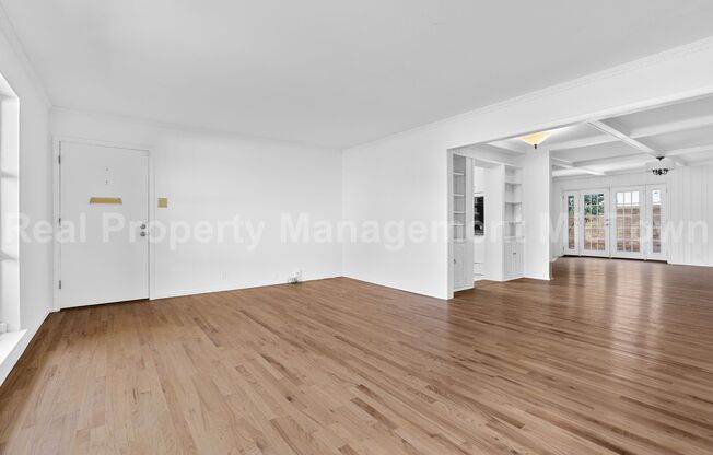 Live Elevated in the Heart of Viridian – Stunning Island Townhome!