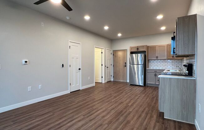 1 bed, 1 bath, 669 sqft, $1,465, Unit WR 305-219