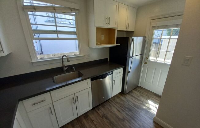 2 beds, 1 bath, 700 sqft, $3,495