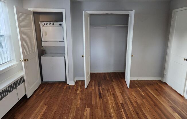 2 beds, 1 bath, 897 sqft, $2,205, Unit G-10