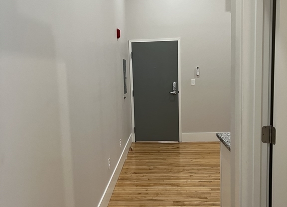 1 bed, 1 bath, 525 sqft, $1,550, Unit 19