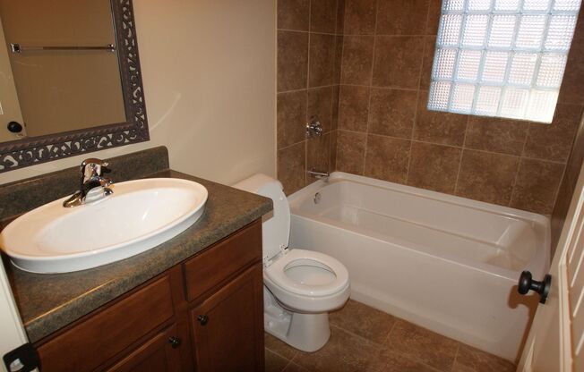 2 beds, 1 bath, 800 sqft, $1,295, Unit 601 - Unit 105 B800