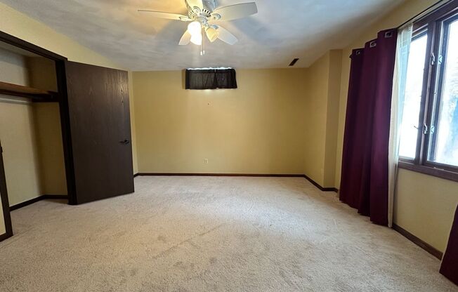 3 beds, 2 baths, $1,425, Unit 103