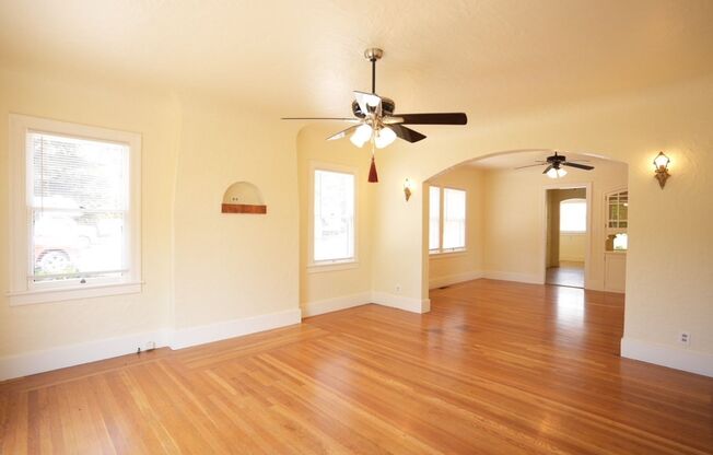 2 beds, 1.5 baths, $3,300, Unit 530-FR