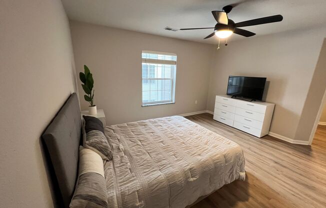 1 bed, 1 bath, 869 sqft, $1,395, Unit 203