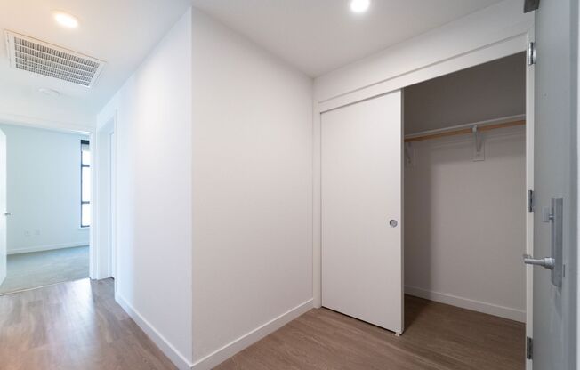2 beds, 2 baths, 985 sqft, $4,495, Unit 416
