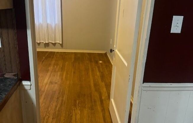 2 beds, 1 bath, $1,350, Unit 50