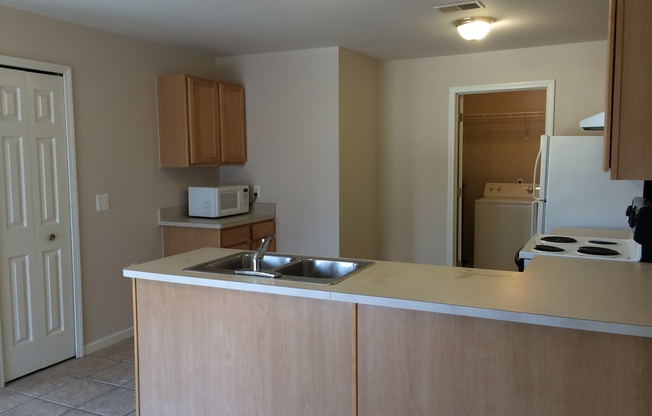 1 bed, 1 bath, 932 sqft, $1,523