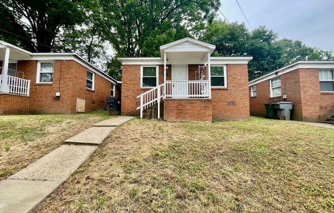 This cozy 2 bed 1 bath cottage style brick home is located in the lovely and rejuvenating part of the Belmont area of North Charlotte