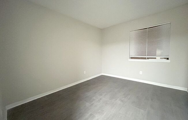 3 beds, 1 bath, $1,495, Unit Unit 3