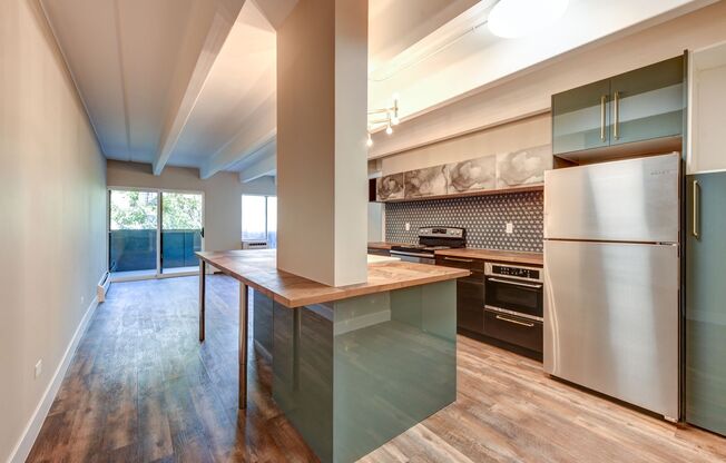 2 beds, 1 bath, 700 sqft, $1,850, Unit 603