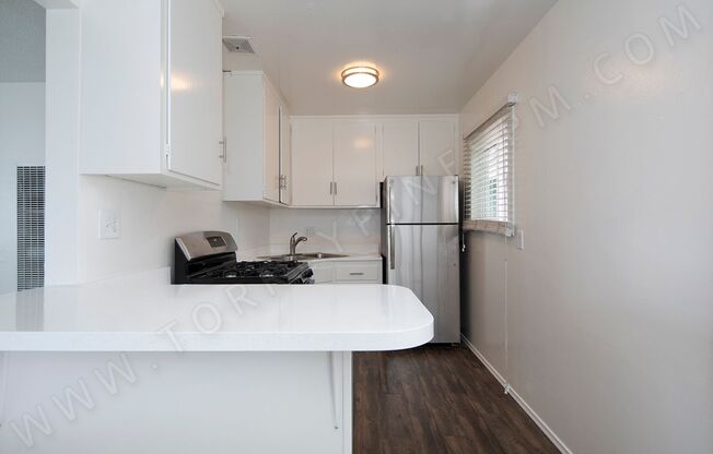 2 WEEKS FREE!!! 2 BR with Partial Bay Views and Parking!