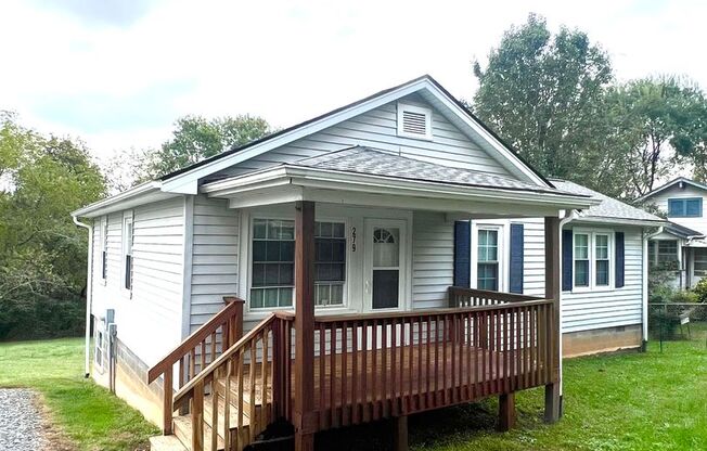 Cute 2 bedroom 1 bath in Asheville
