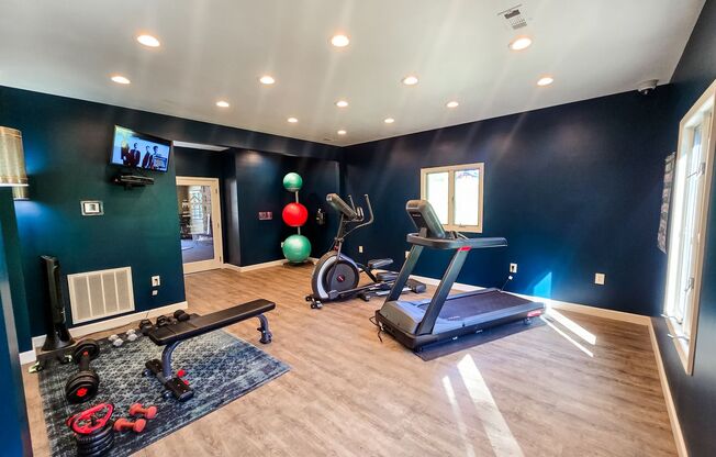 2 beds, 1 bath, 923 sqft, $1,279, Unit 014
