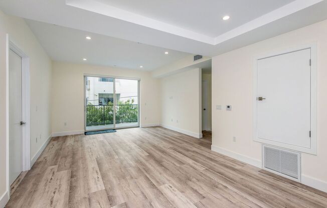 2 beds, 2 baths, 1,299 sqft, $4,250, Unit 204