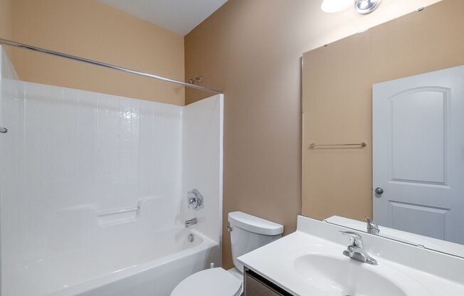 Beautiful Condo Minutes from Ballantyne with Modern Finishes & Great Amenities!