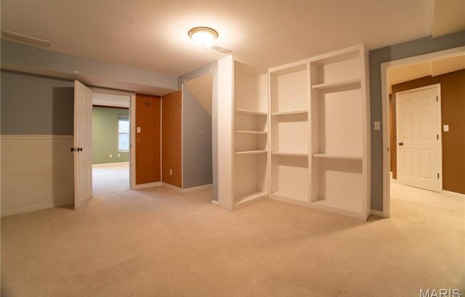 5 beds, 3.5 baths, 4,400 sqft, $3,750, Unit Castle Ridge Drive 570