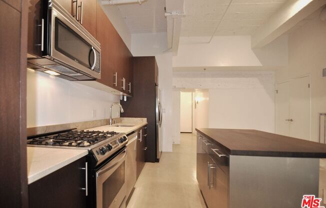 Studio, 1 bath, 930 sqft, $2,850, Unit M02
