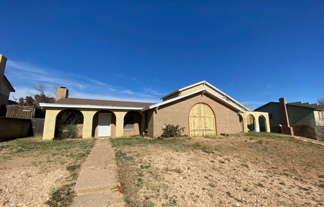 SPACIOUS & CUTE 2 bedroom 2 bath townhouse off Sunset Dr.