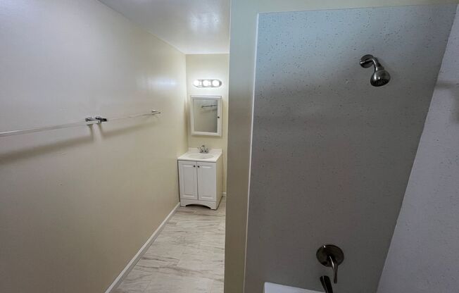 1 bed, 1 bath, 625 sqft, $1,275, Unit A-12